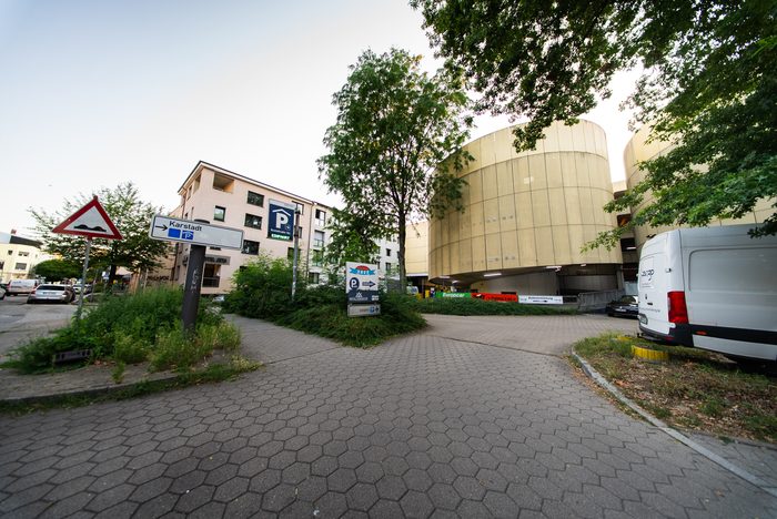 Weg vom Parkhaus zum Hotel