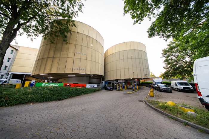 Parkhaus Contipark mit den beiden Rundtürmen