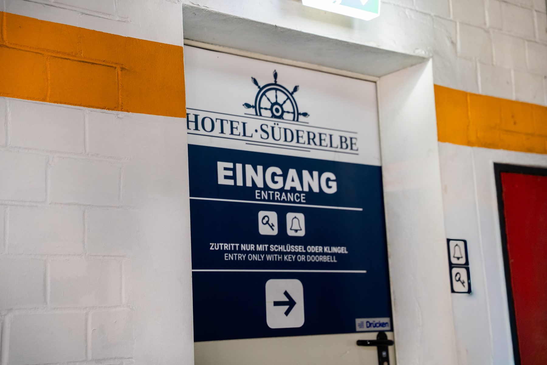 Direkter Eingang ins Hotel Süderelbe vom Parkhaus aus