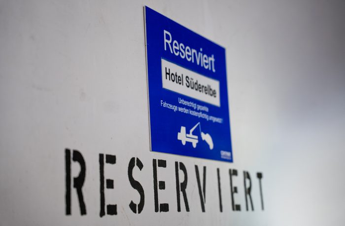 Für Hotelgäste reservierter Stellplatz